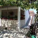 Kraj 8372b