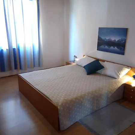 Kraj 8372b *