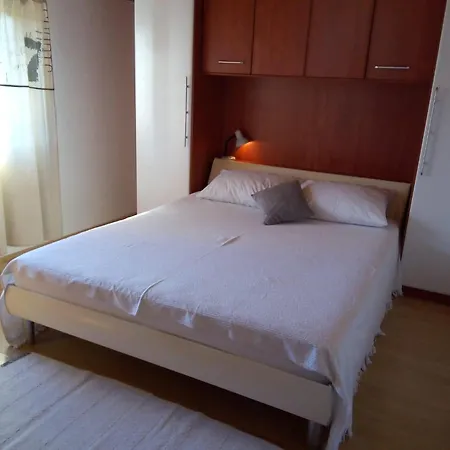 Kraj 8372b